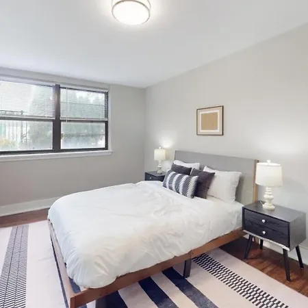 Avenue B152 Perfect 2Br! Pool Parking Gym Apartment
